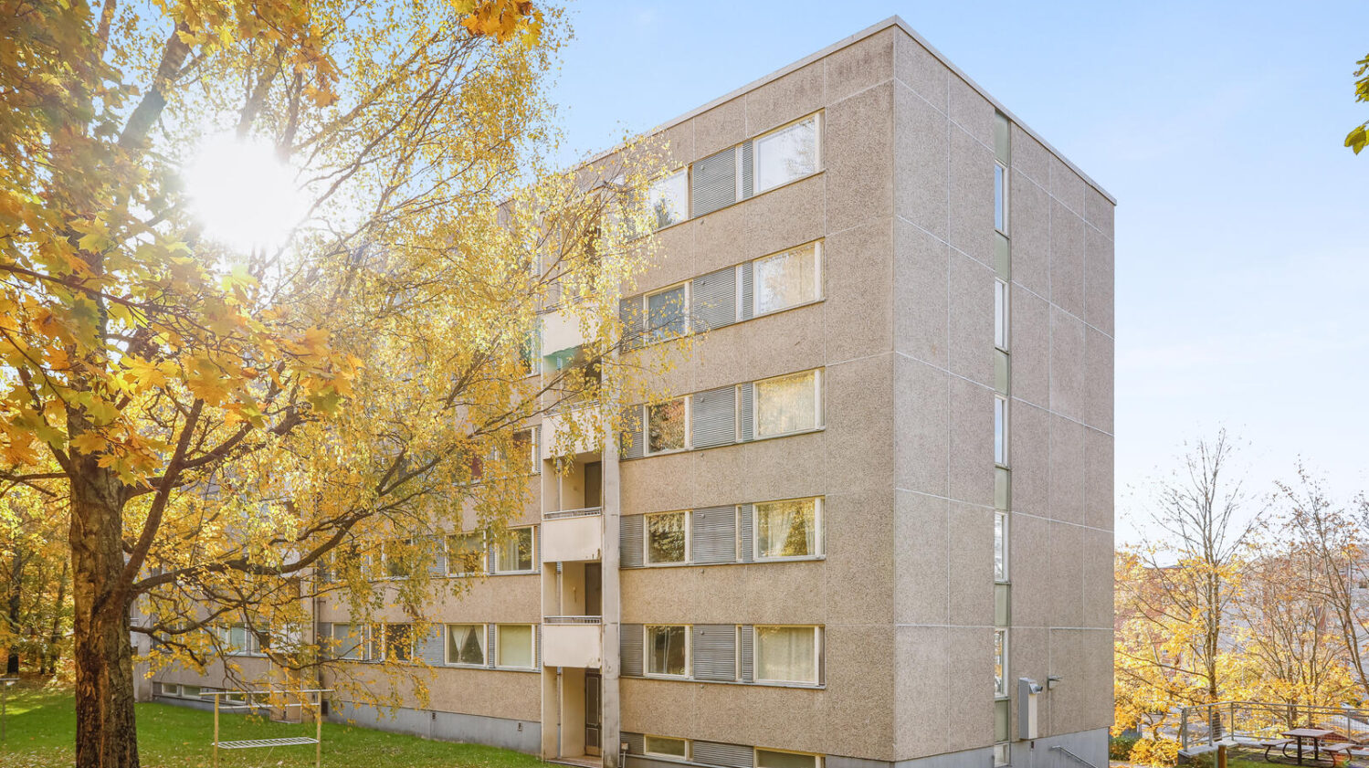Kohteen Valoisa ja viihtyisä kolmio parvekkeella Lahden keskustasta pääkuva