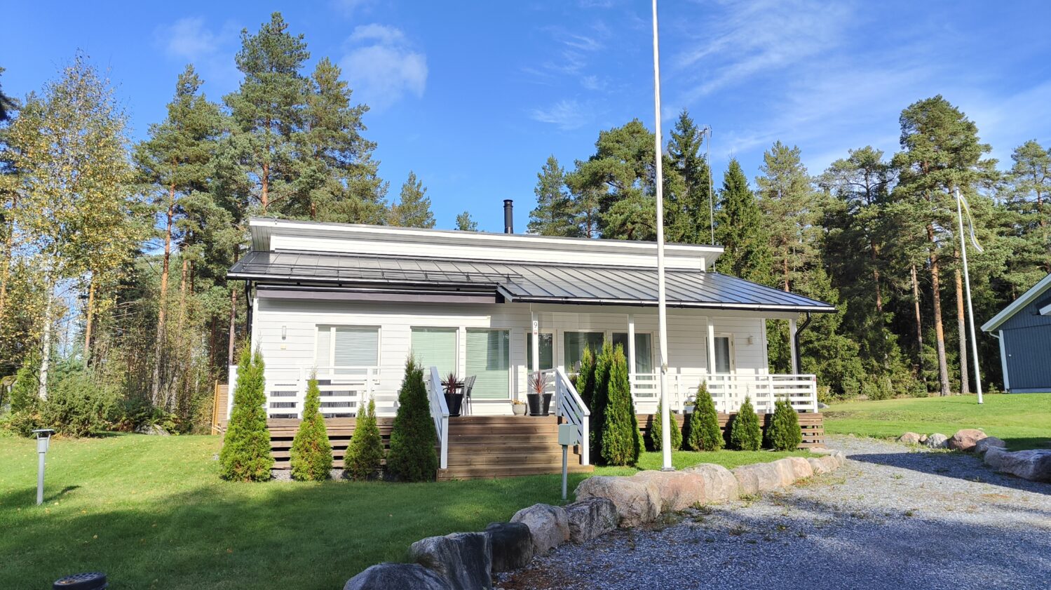 Kohteen Isnäs, omakotitalo 96 m2. Tontti 1100 m2 (oma), rakennusvuosi 2016. pääkuva
